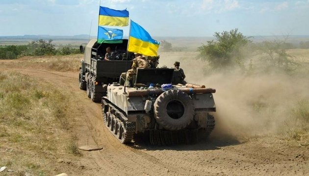 Ukrainian paratroopers destroy Russian military vehicle along with crew