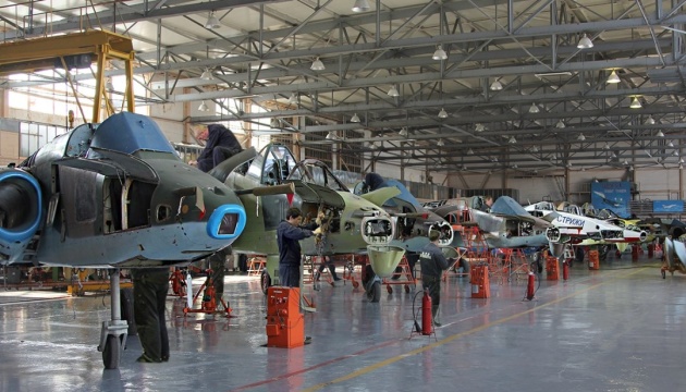 білоруси відновлюють російські бойові літаки – розвідка