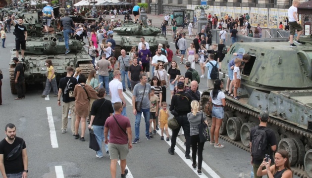 Замість параду - тонни металобрухту на Хрещатику: Резніков про плани рф захопити Київ