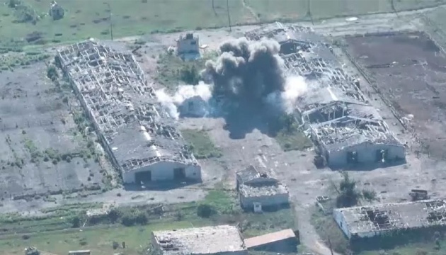 Ukrainian marines destroy 12 invaders, two tanks, Giatsint gun in Donetsk region - Navy