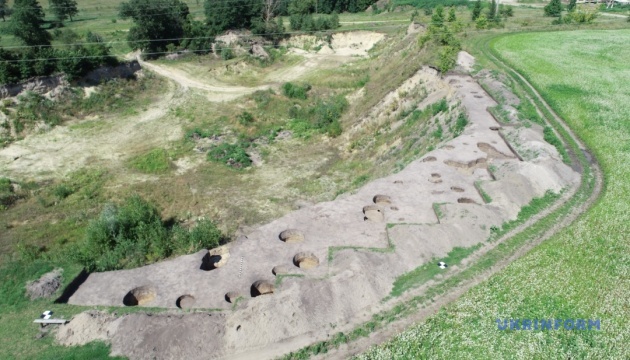 Archaeologists discover 40 objects of Scythian period and Bronze Age dwelling in Poltava region