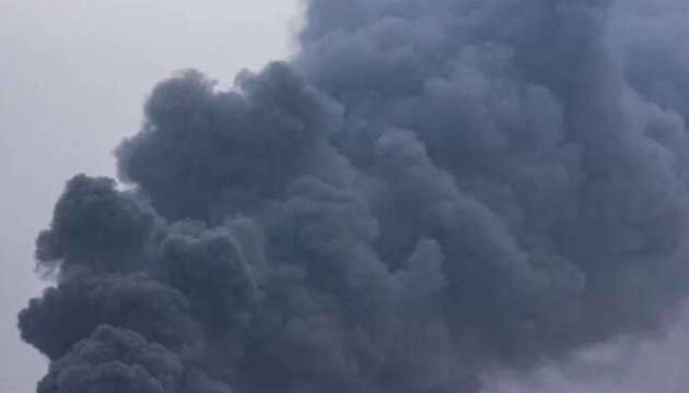 На Кременчуцькій ТЕЦ під час розбирання завалів виникла пожежа - горять залишки мастила