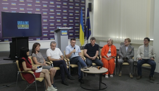 У Києві презентували освітній проєкт «Діалоги про війну»