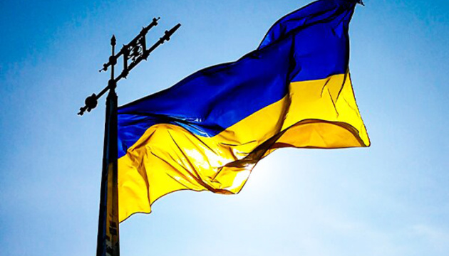 El presidente Zelensky asiste a la ceremonia de izada de la Bandera Nacional de Ucrania