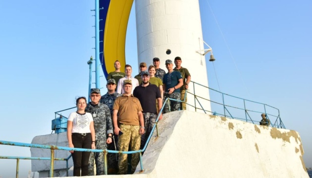 На Воронцовському маяку в Одесі розгорнули 18-метровий прапор України