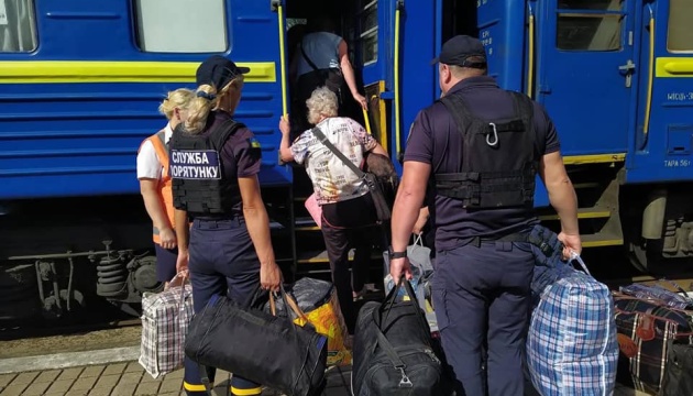 На Донеччині за добу евакуювали ще понад 700 цивільних