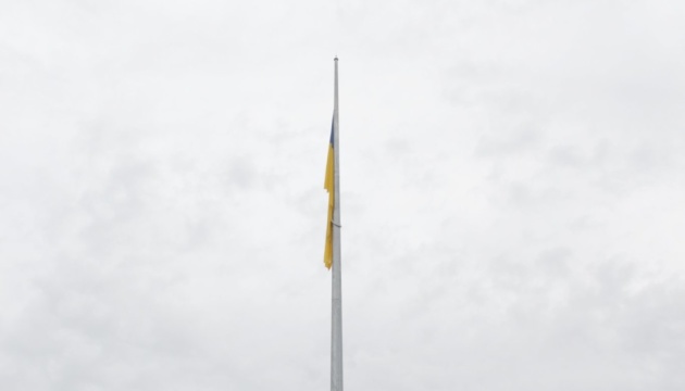 В прикарпатском селе, где родился Бандера, торжественно подняли Государственный флаг Украины