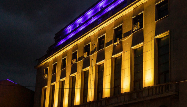 Будівлю уряду Румунії підсвітили синьо-жовтими кольорами