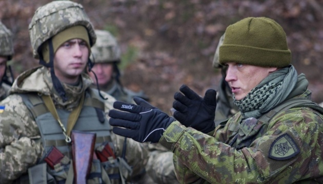 Lietuva rugsėjį planuoja prisijungti prie Ukrainos karių karinių mokymų JK