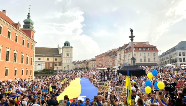 Акція на День Незалежності України у Варшаві зібрала понад 20 тисяч людей