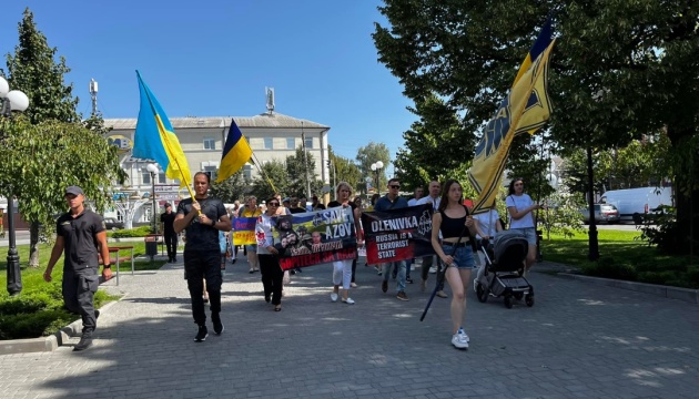 В Умані родини полонених захисників «Азовсталі» провели акцію проти росії 