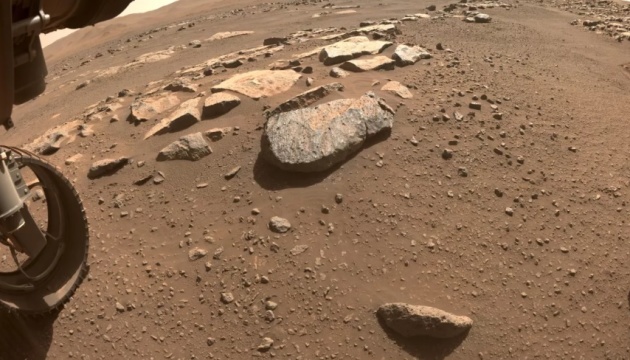 Марсохід Perseverance знайшов вулканічні камені в кратері, який колись був озером