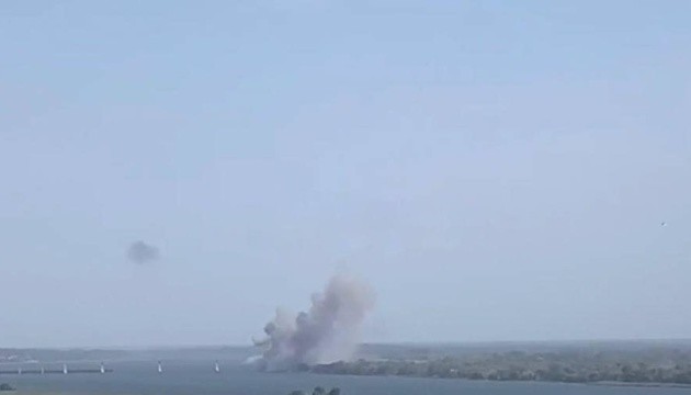 ウクライナ軍、南部ヘルソン州の橋２つを攻撃