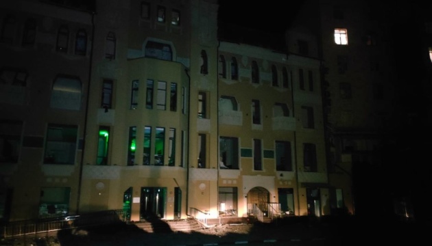 У Харкові внаслідок обстрілів пошкоджені історична будівля та школа