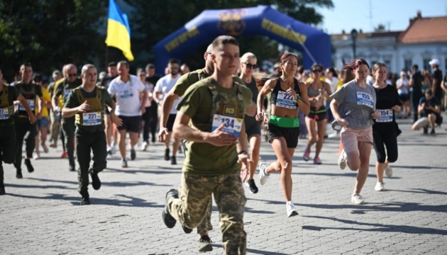 Патріотичний забіг «Шаную воїнів, біжу за героїв України» відбувся в Ужгороді