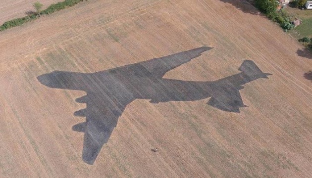 Ukrainian sculptor creates 80m shadow of Mriya aircraft on Denmark’s wheat field