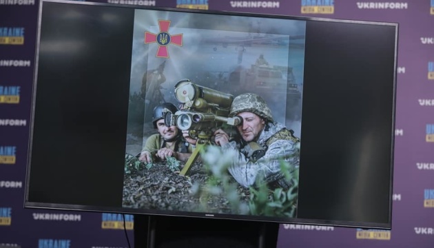 У Києві відкрили виставку світлин з передової «Воїни світла» 