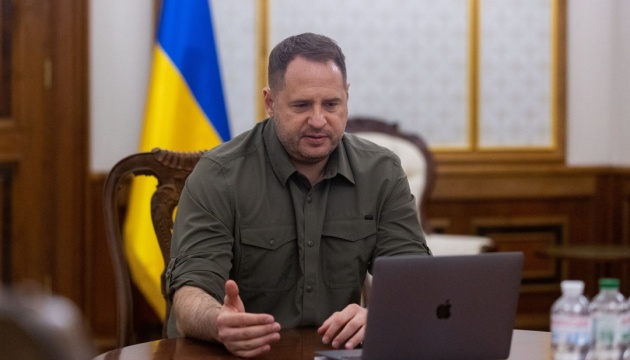 Yermak discusses Ukrainian army needs with Truss's adviser 