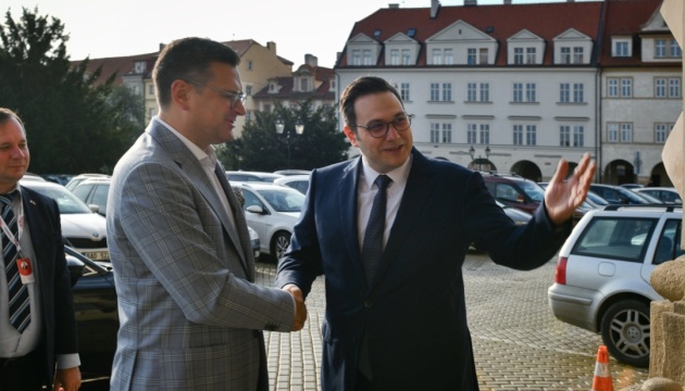 Кулеба прибув у Прагу на неформальну зустріч глав МЗС країн Євросоюзу