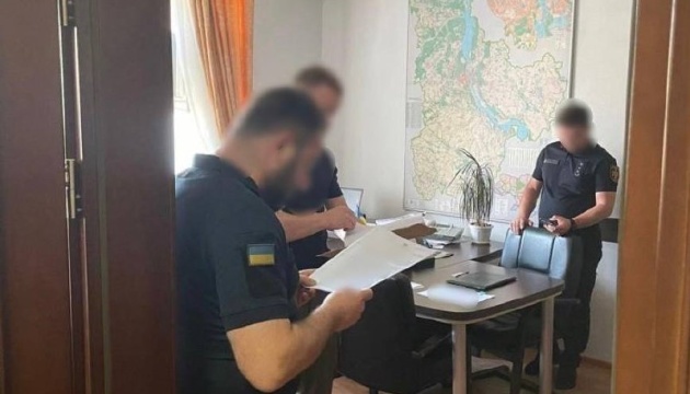 Понад 50 обшуків по всій Україні: службовців ДСНС викрили на корупційній схемі