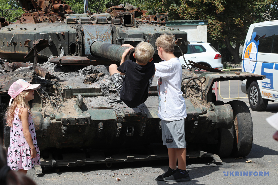 Виставка розбитої російської техніки в Одесі / Фото: Ніна Ляшонок. Укрінформ