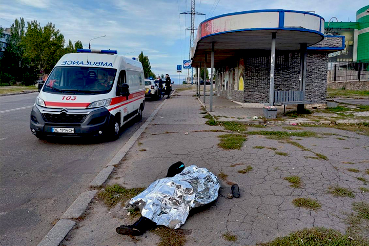 Número de muertos en el bombardeo de Rusia de la parada de transporte público en Mykolaiv se eleva a tres