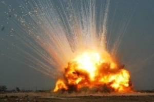 ЗСУ показали, як під Бахмутом знищили склад і техніку росіян з одного пострілу