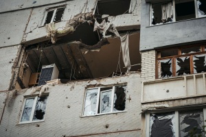Обстріл Харкова: зруйнований поверх будинку, є загиблий та щонайменше троє постраждалих