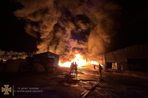 Враг атаковал ракетами Запорожье: возникли пожары, есть разрушения
