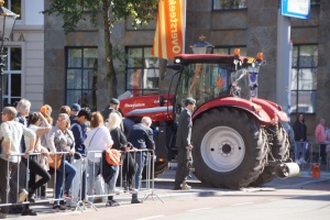 У Нідерландах поліція затримала фермерів-протестувальників на 40 тракторах