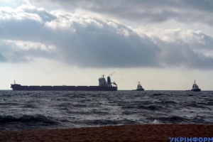 Через дії росії в «зерновому коридорі» застрягли 96 суден