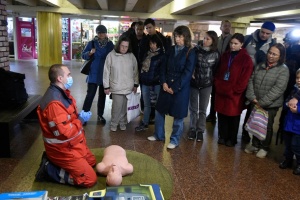 В метро Киева тренировались оказывать первую домедицинскую помощь