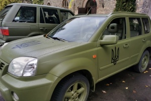 Волонтеры отправили из Латвии два благотворительных конвоя с автомобилями для ВСУ