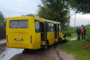 На Львовщине рейсовый автобус попал в ДТП – среди пострадавших есть дети