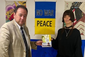 Українка видала в Японії книгу про Україну, війну та рідне місто