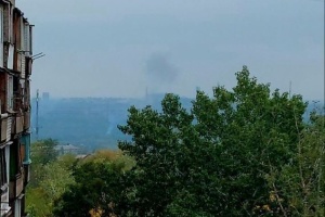 В Мариуполе раздались взрывы, возле завода «Азовмаш» поднялся дым