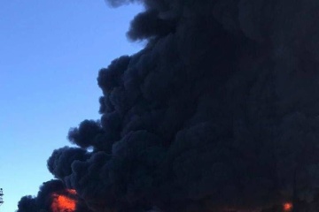 ロシア軍、ウクライナ南部の貯油施設を攻撃　大型火災発生