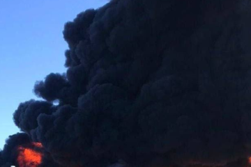Atak na Krzywy Róg - pocisk trafił w skład ropy, wybuchł silny pożar

