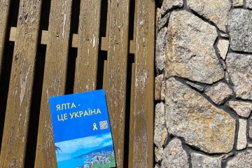 New leaflets, yellow ribbons appear in occupied Yalta and Simferopol