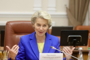 Ursula von der Leyen radzi wszystkim krajom UE, aby przyczyniły się do dostarczenia sprzętu wojskowego na Ukrainę

