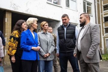 Zelenska, von der Leyen visit schools destroyed by Russians in Irpin