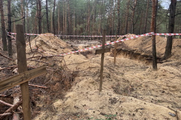 Ukraine : Une nouvelle fosse commune découverte dans la région de Kherson 