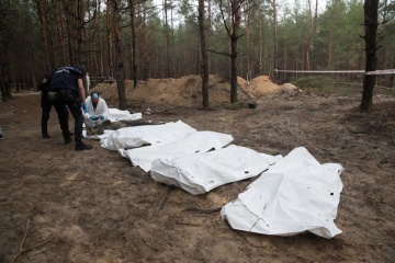 Russland hinterlässt nur Tod und Leid: Selenskyj zeigt Massengräber in Isjum