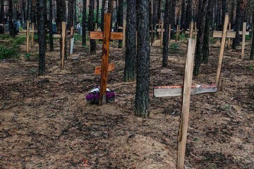 Isjum: Gräber einer sechsköpfigen Familie gefunden