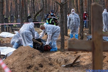 Exhumation dans la forêt près d'Izioum terminée : 447 corps retrouvés