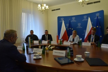 Galushchenko y Moskwa discuten el bombardeo de la central nuclear de Yuzhnoukrainsk