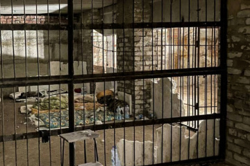 Charkiw: Weitere Zwei Folterkeller in zurückeroberten Siedlung Kosatscha Lopan entdeckt