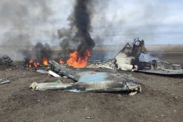 Luftverteidigung schießt einen Sturmflugzeug und einen Jäger der Russen ab