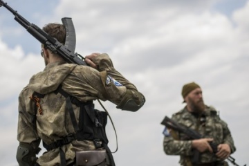 Russian troops open fire on people waiting for humanitarian aid in Kozacha Lopan