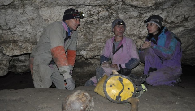 Археологи знайшли у печері на Тернопільщині фрагменти посуду XVII століття